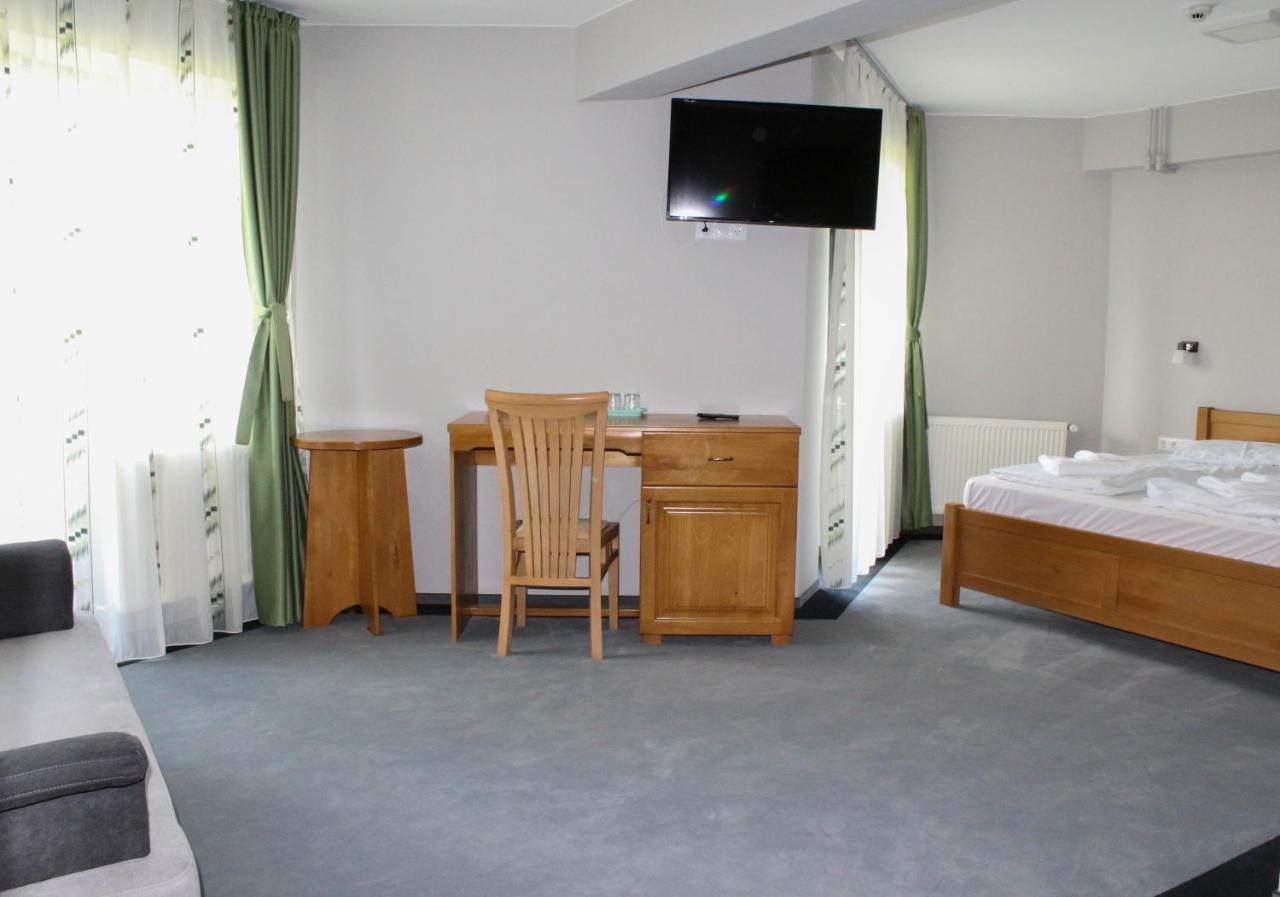 Hostel Teleki ソバタ エクステリア 写真