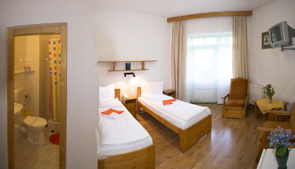 Hostel Teleki ソバタ エクステリア 写真