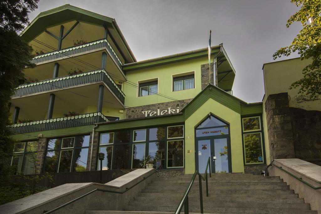 Hostel Teleki ソバタ エクステリア 写真