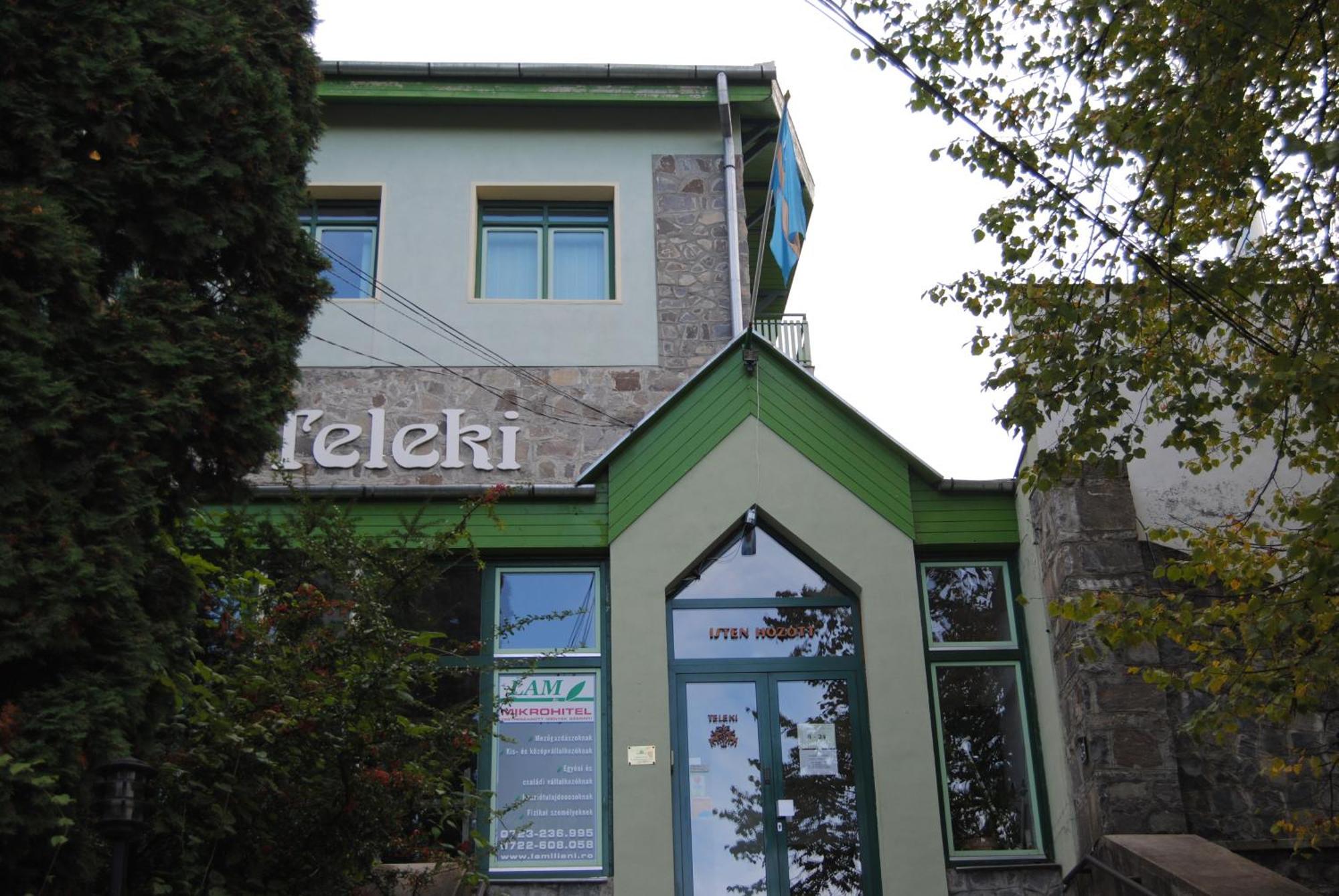 Hostel Teleki ソバタ エクステリア 写真